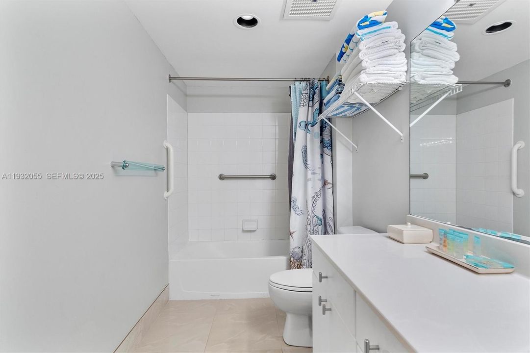 For Sale: $645,000 (2 beds, 2 baths, 1330 Square Feet)