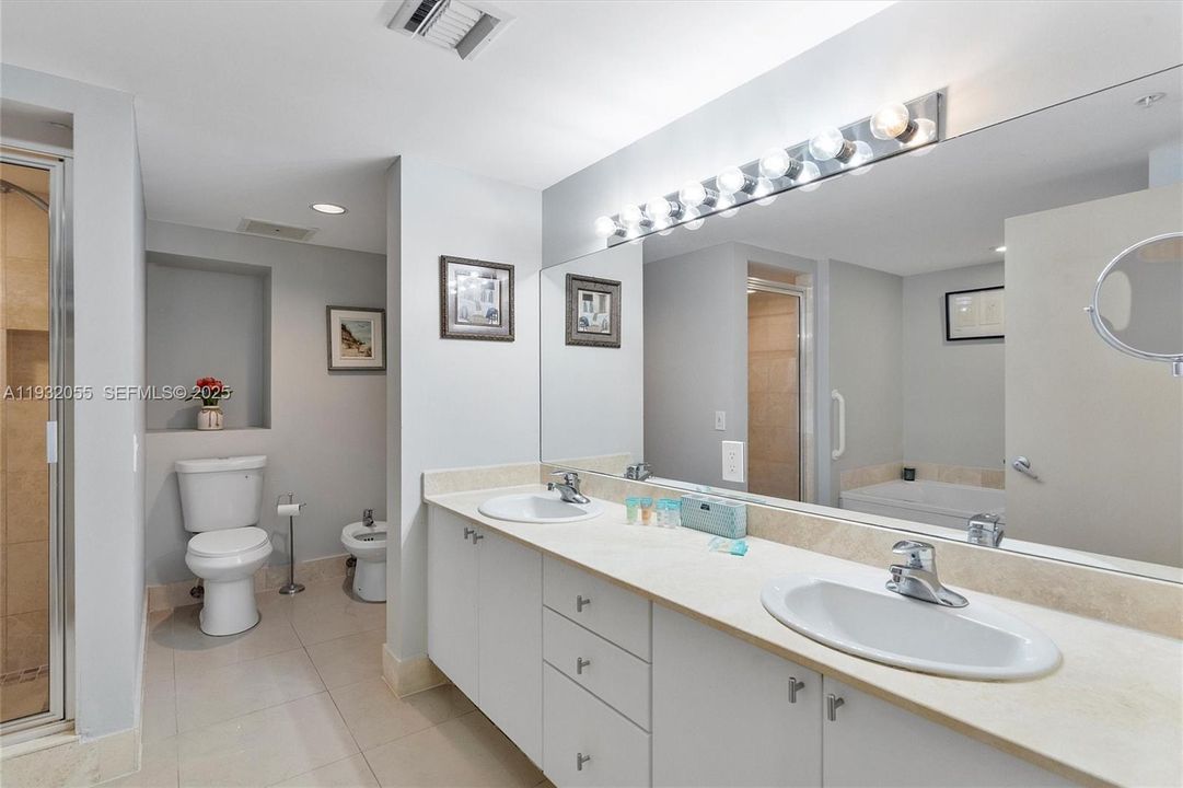 For Sale: $645,000 (2 beds, 2 baths, 1330 Square Feet)
