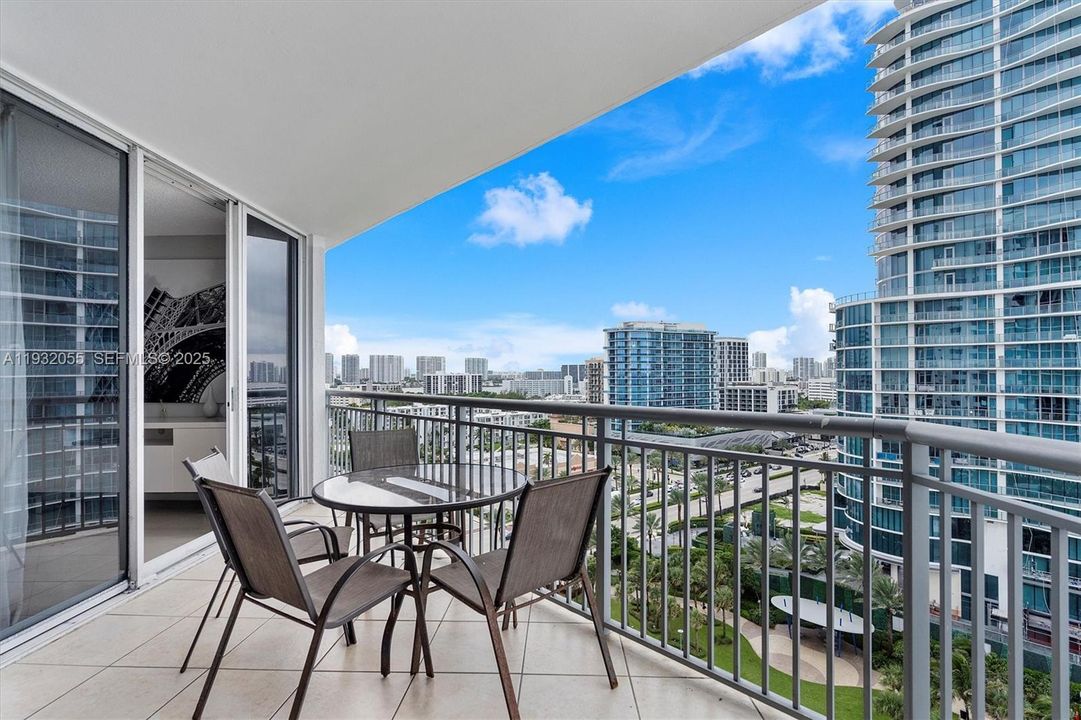 For Sale: $645,000 (2 beds, 2 baths, 1330 Square Feet)