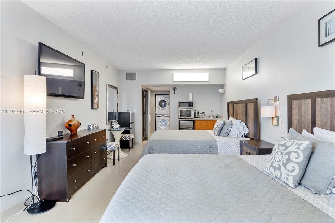 For Sale: $645,000 (2 beds, 2 baths, 1330 Square Feet)