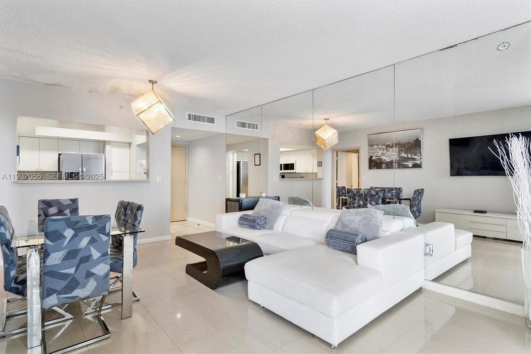 For Sale: $645,000 (2 beds, 2 baths, 1330 Square Feet)