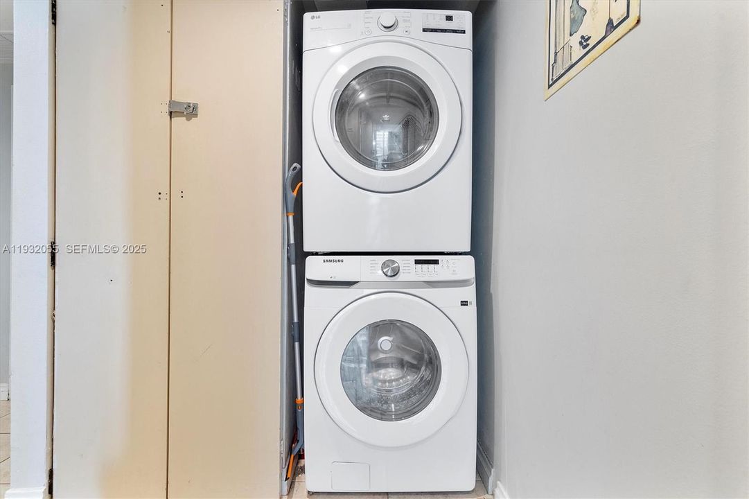 For Sale: $645,000 (2 beds, 2 baths, 1330 Square Feet)