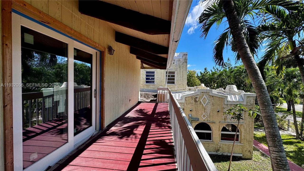 For Sale: $1,550,000 (5 beds, 4 baths, 3933 Square Feet)