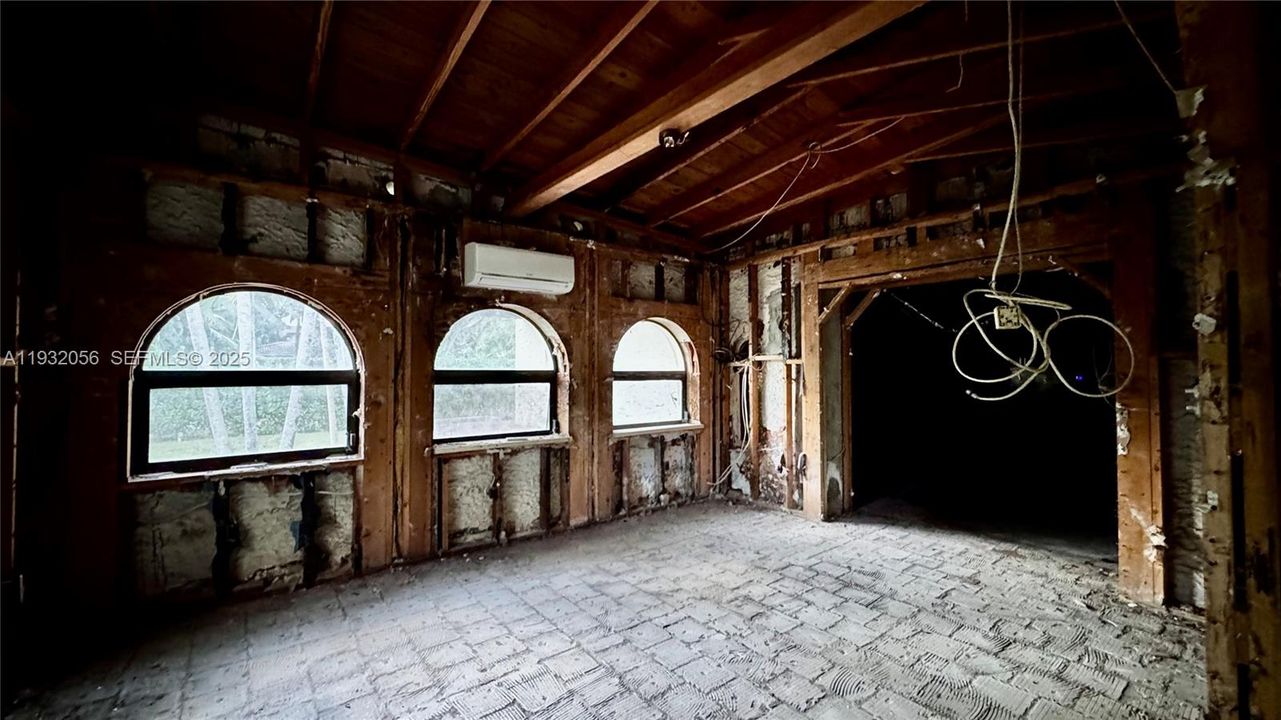 For Sale: $1,550,000 (5 beds, 4 baths, 3933 Square Feet)