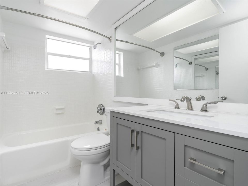 出租: $2,550 (3 贝兹, 2 浴室, 20552 平方英尺)