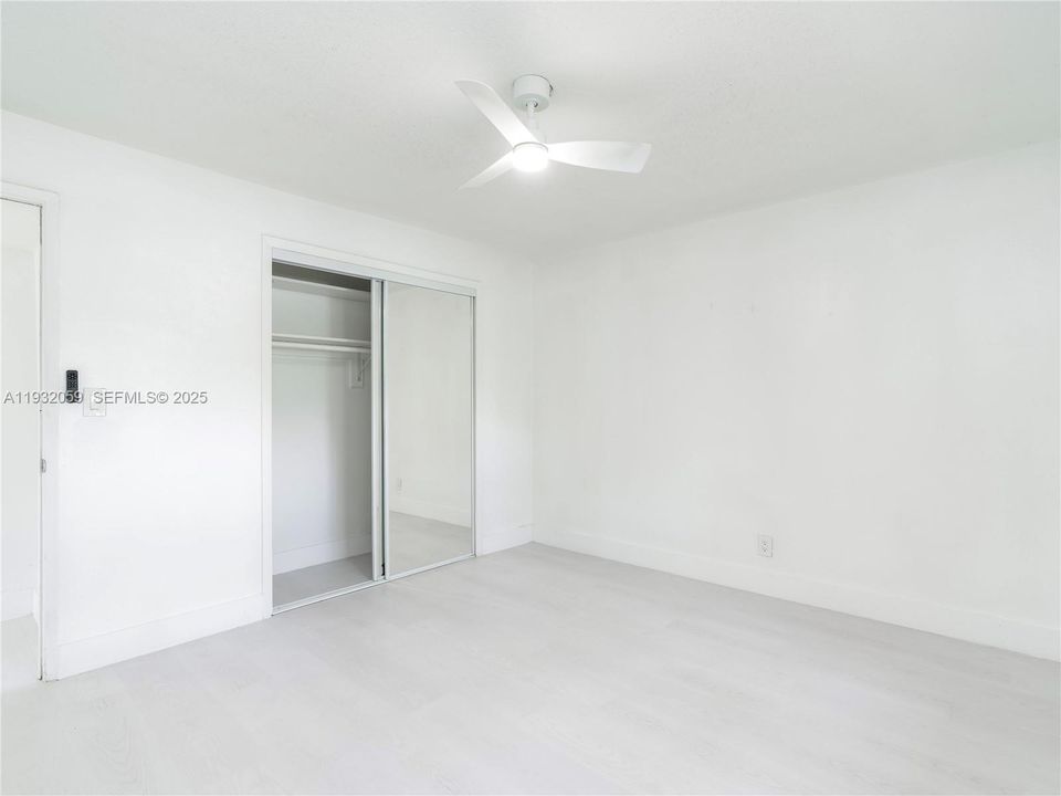 出租: $2,550 (3 贝兹, 2 浴室, 20552 平方英尺)