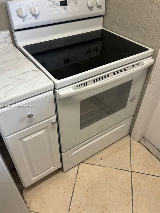 待售: $190,000 (2 贝兹, 2 浴室, 882 平方英尺)