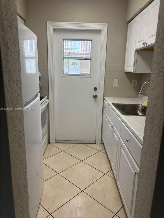 待售: $190,000 (2 贝兹, 2 浴室, 882 平方英尺)