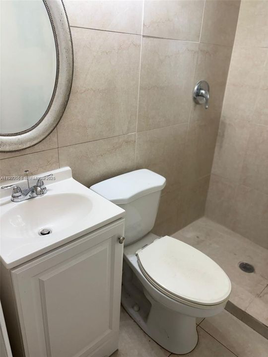 待售: $190,000 (2 贝兹, 2 浴室, 882 平方英尺)