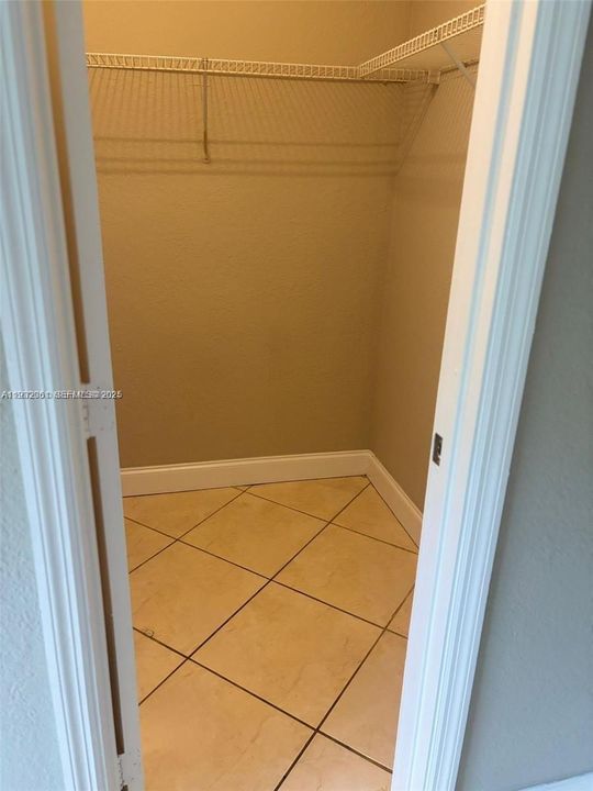 待售: $190,000 (2 贝兹, 2 浴室, 882 平方英尺)