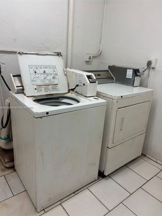 待售: $190,000 (2 贝兹, 2 浴室, 882 平方英尺)