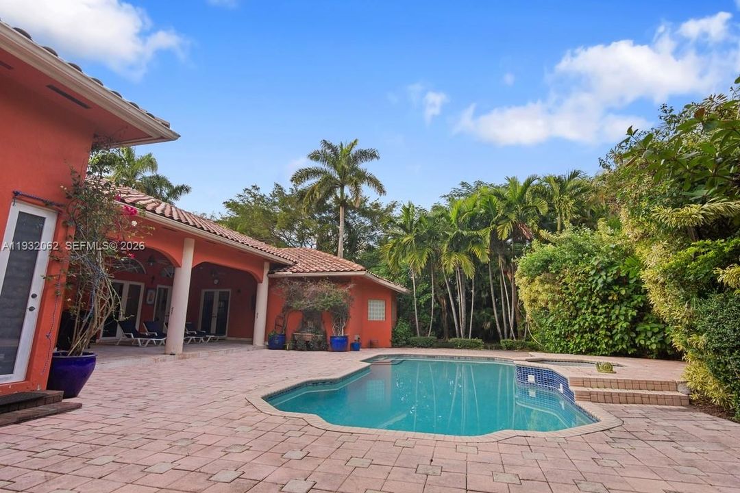 For Sale: $4,100,000 (6 beds, 5 baths, 4841 Square Feet)