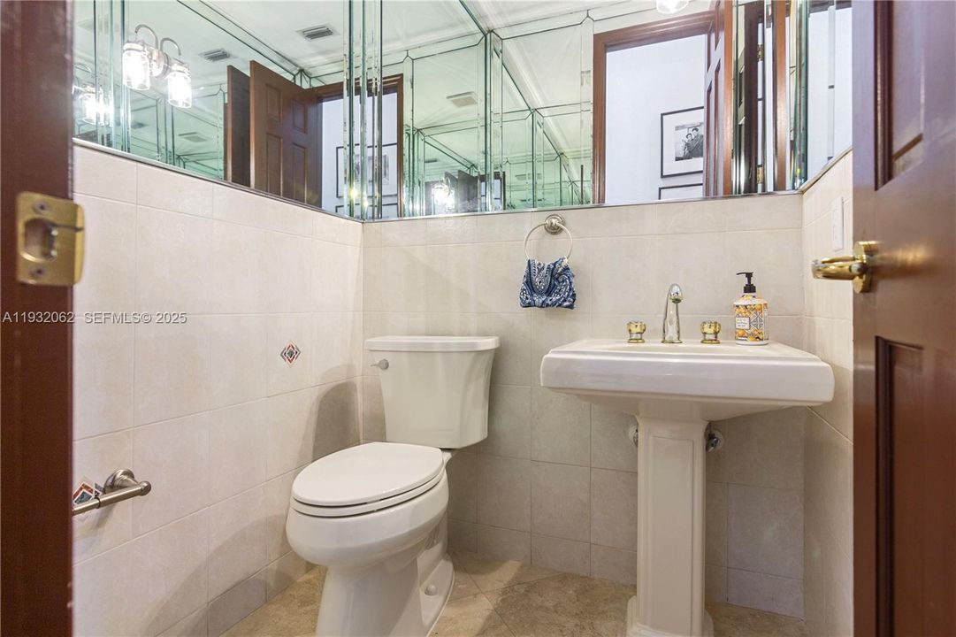 En Venta: $4,100,000 (6 camas, 5 baños, 4841 Pies cuadrados)