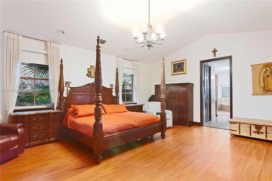 En Venta: $4,100,000 (6 camas, 5 baños, 4841 Pies cuadrados)