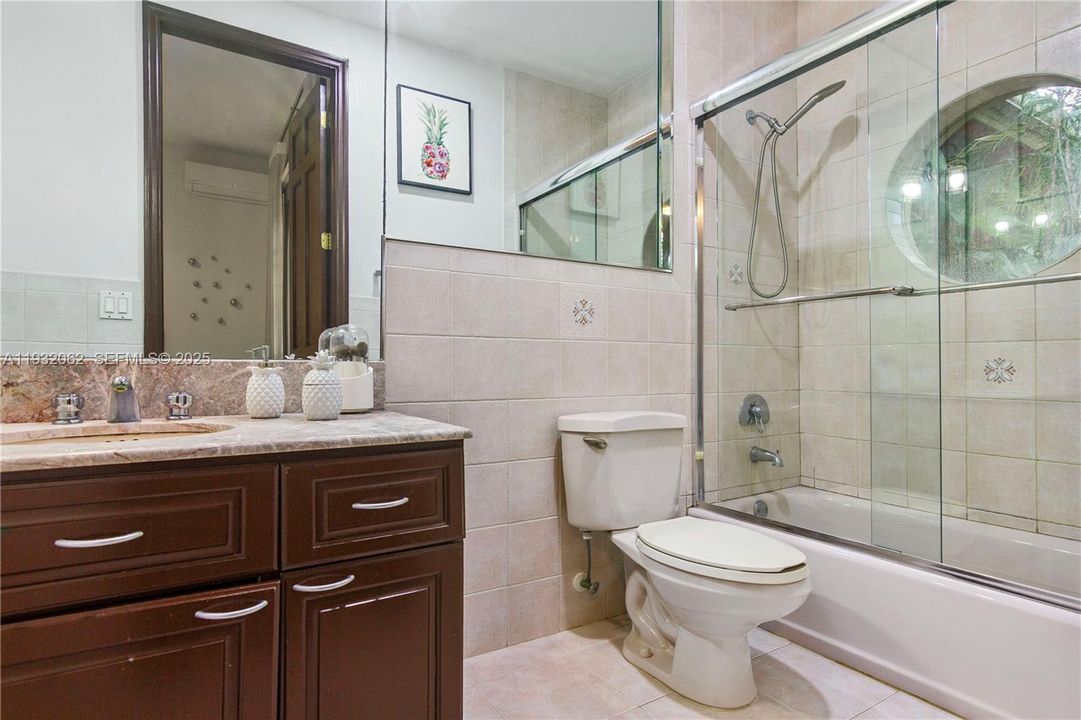 En Venta: $4,100,000 (6 camas, 5 baños, 4841 Pies cuadrados)