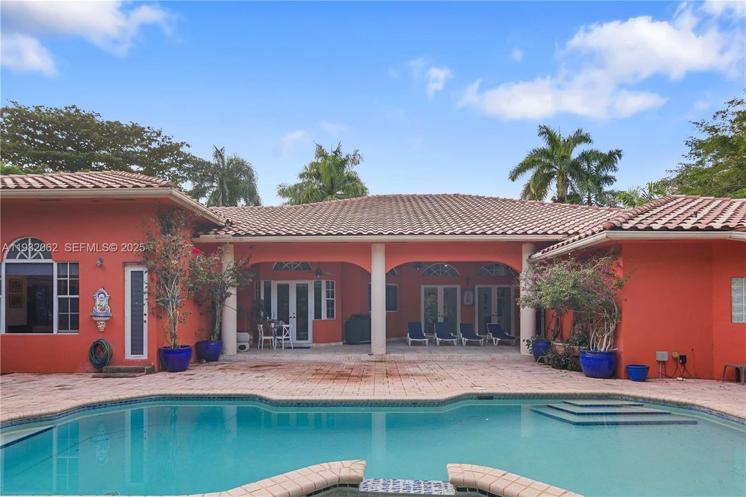 En Venta: $4,100,000 (6 camas, 5 baños, 4841 Pies cuadrados)