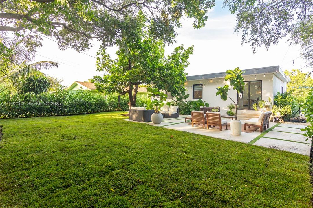 For Sale: $700,000 (3 beds, 2 baths, 1400 Square Feet)