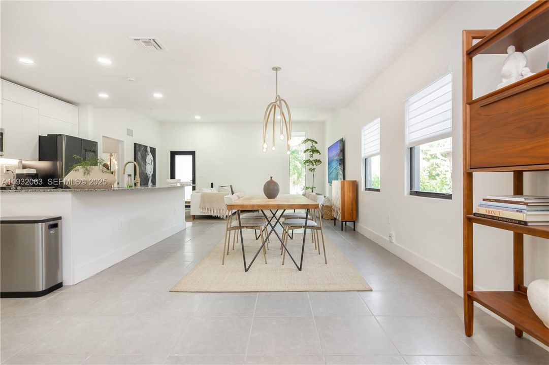 For Sale: $700,000 (3 beds, 2 baths, 1400 Square Feet)