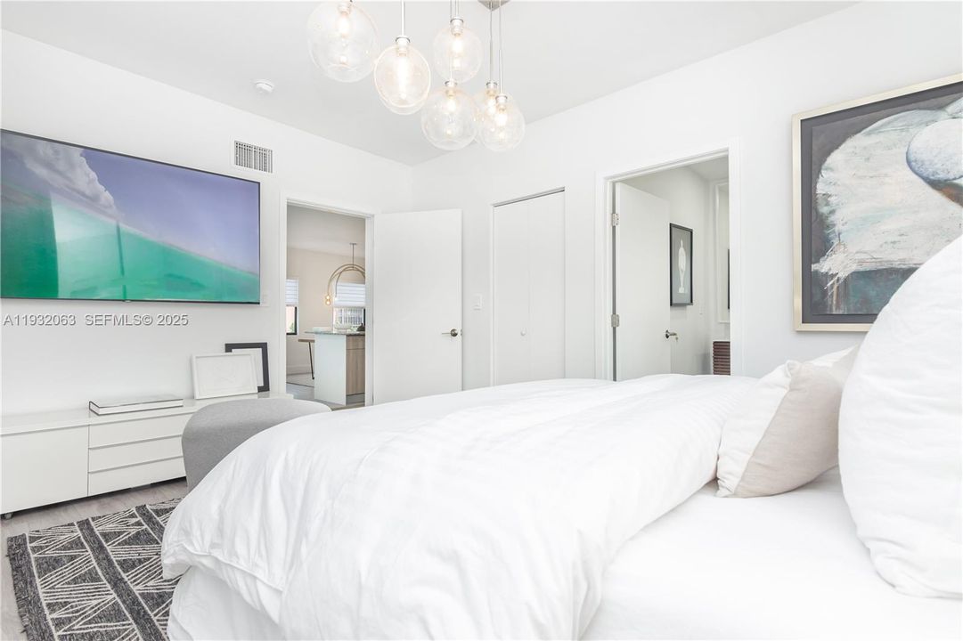 For Sale: $700,000 (3 beds, 2 baths, 1400 Square Feet)