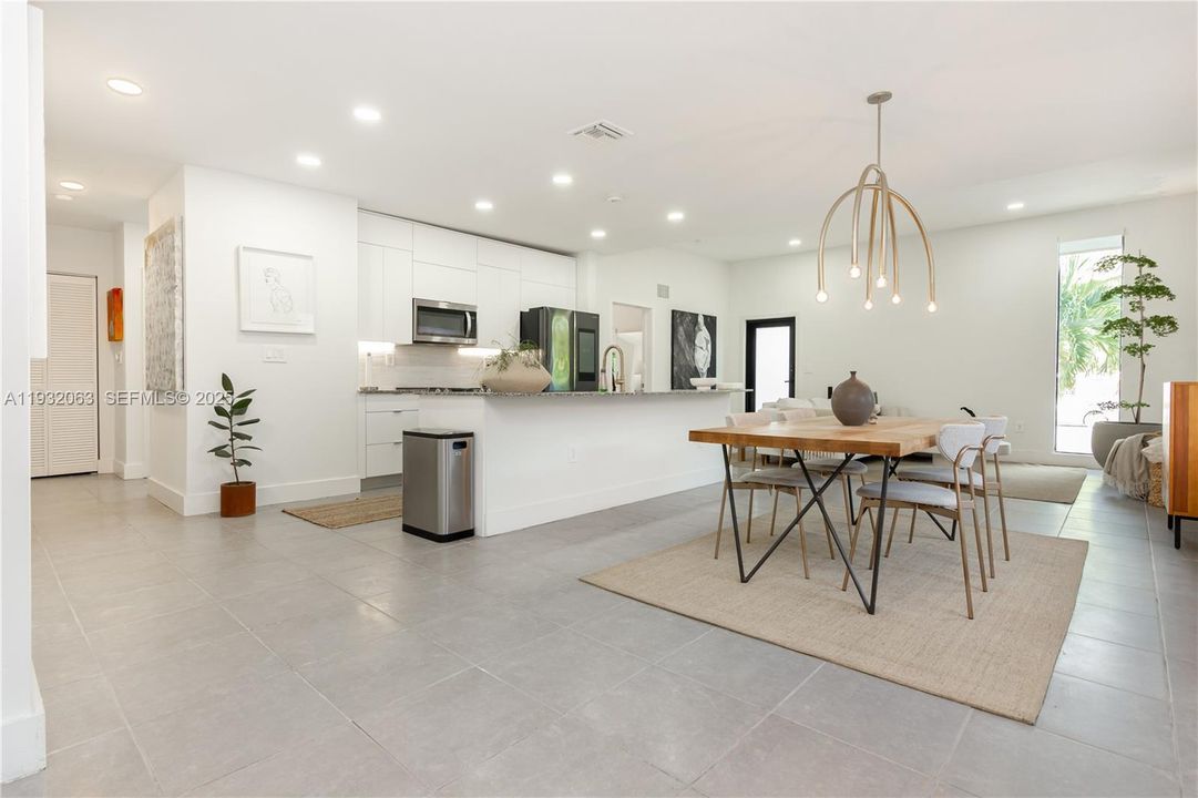 For Sale: $700,000 (3 beds, 2 baths, 1400 Square Feet)