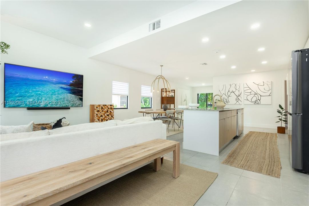 For Sale: $700,000 (3 beds, 2 baths, 1400 Square Feet)