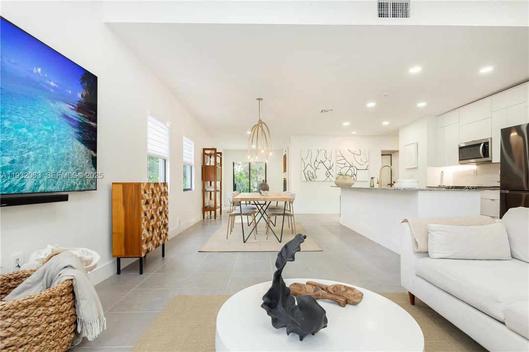 For Sale: $700,000 (3 beds, 2 baths, 1400 Square Feet)