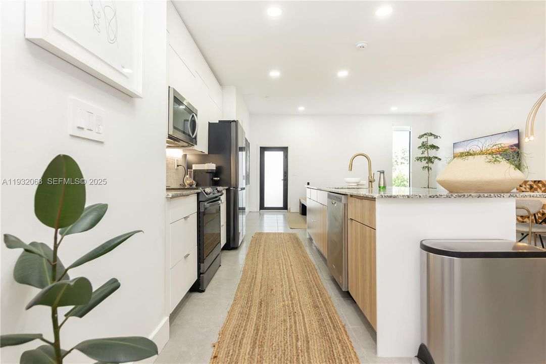 For Sale: $700,000 (3 beds, 2 baths, 1400 Square Feet)