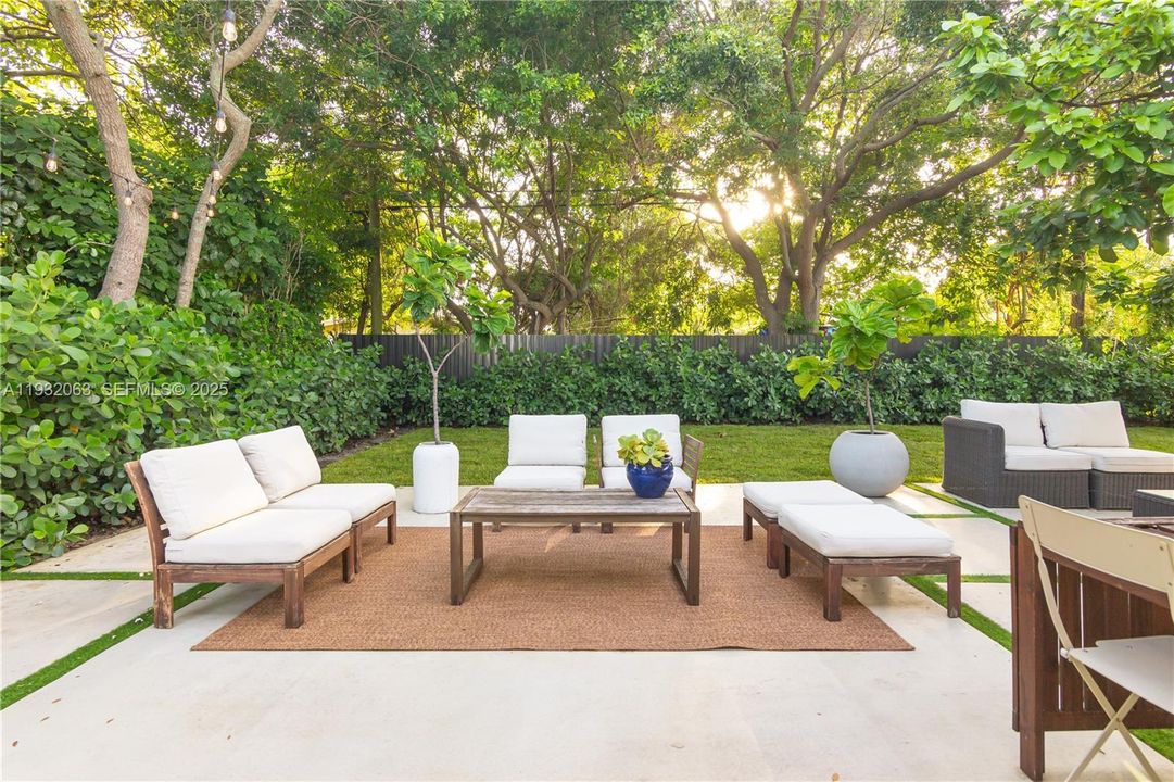 For Sale: $700,000 (3 beds, 2 baths, 1400 Square Feet)