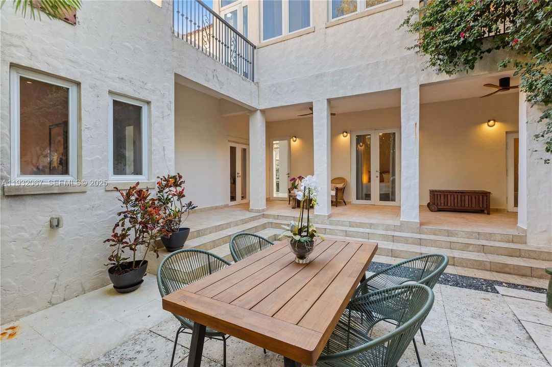 For Sale: $1,840,000 (3 beds, 3 baths, 2472 Square Feet)