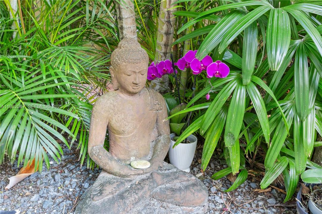 For Sale: $1,840,000 (3 beds, 3 baths, 2472 Square Feet)