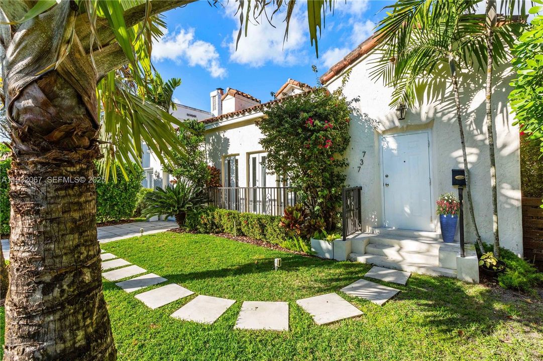 For Sale: $1,840,000 (3 beds, 3 baths, 2472 Square Feet)