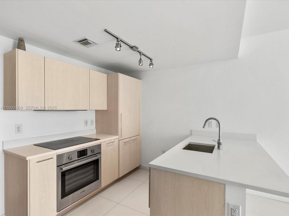 出租: $2,900 (1 贝兹, 1 浴室, 662 平方英尺)