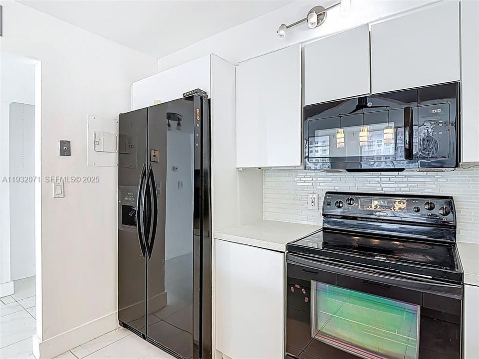 For Sale: $450,000 (2 beds, 2 baths, 1466 Square Feet)