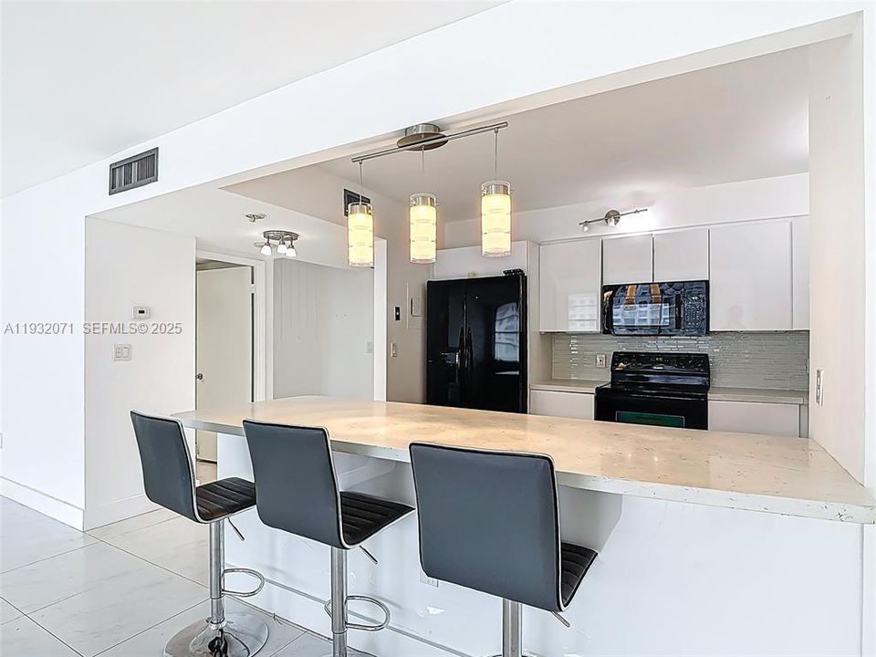 For Sale: $450,000 (2 beds, 2 baths, 1466 Square Feet)