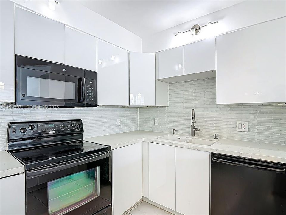 For Sale: $450,000 (2 beds, 2 baths, 1466 Square Feet)