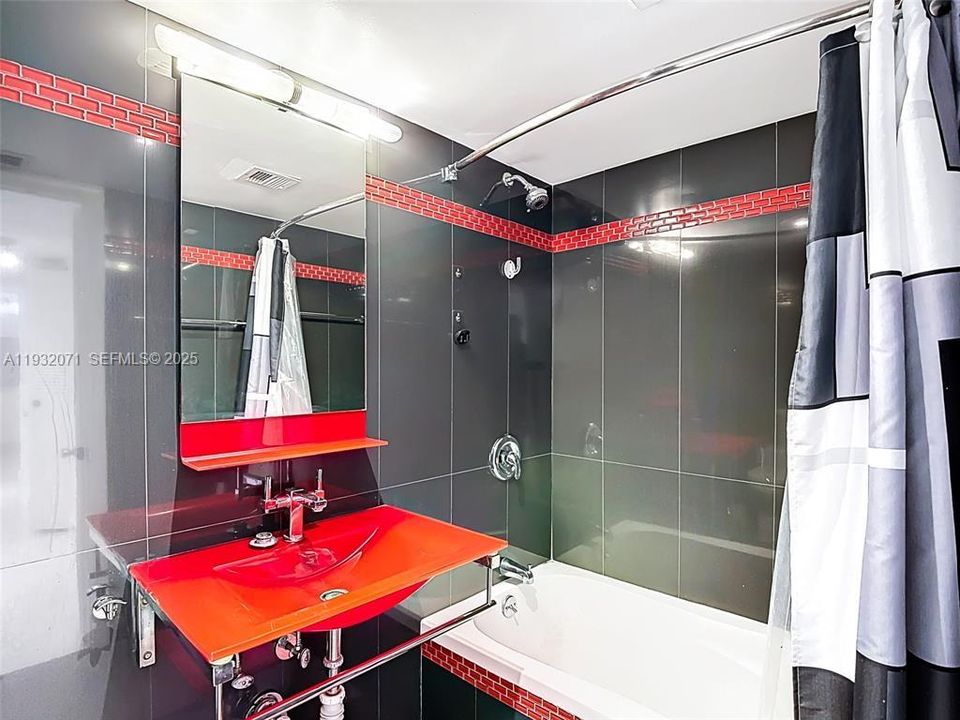 For Sale: $450,000 (2 beds, 2 baths, 1466 Square Feet)