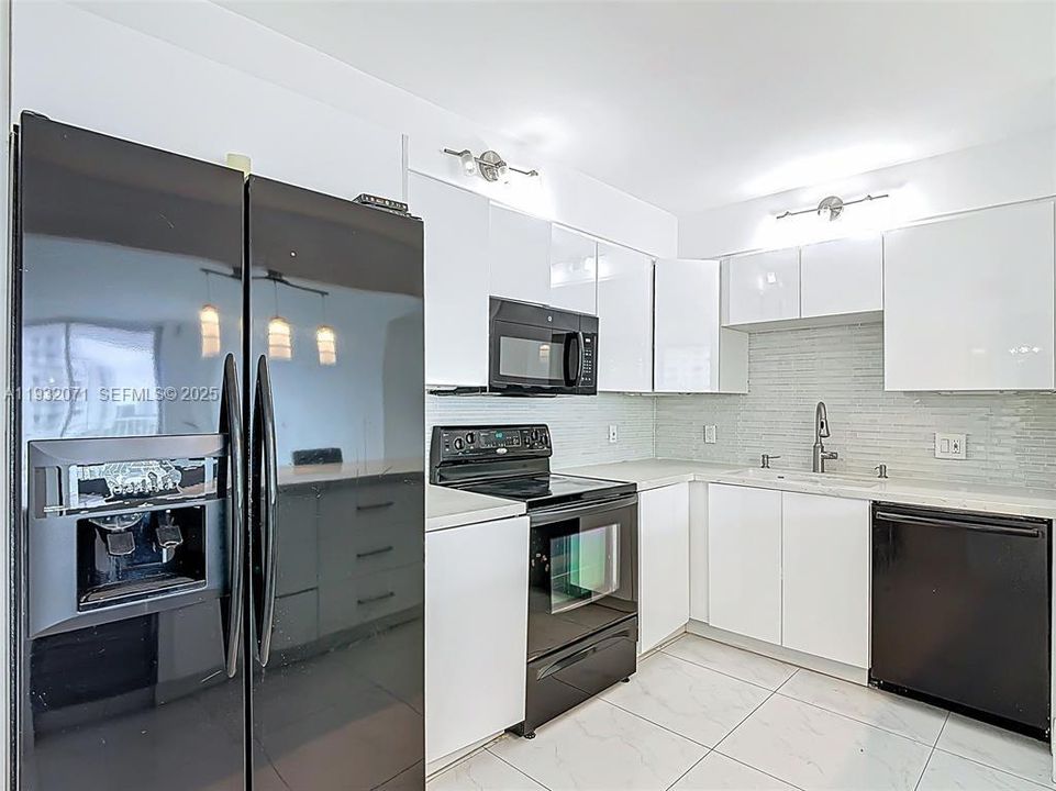 For Sale: $450,000 (2 beds, 2 baths, 1466 Square Feet)