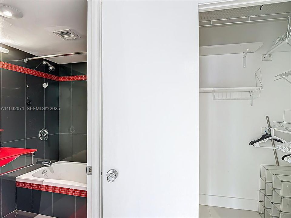 For Sale: $450,000 (2 beds, 2 baths, 1466 Square Feet)