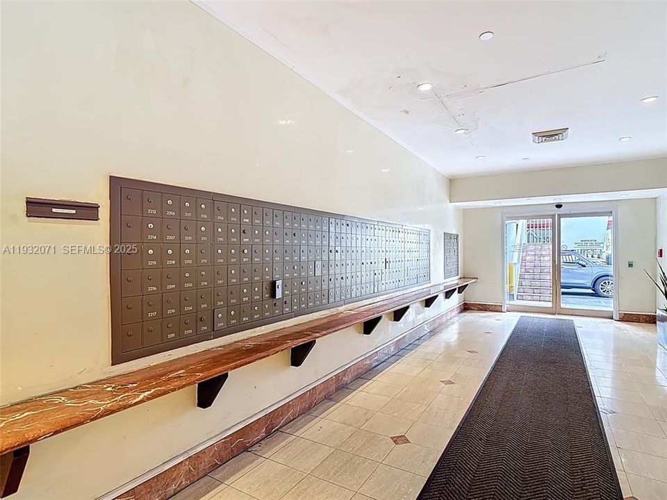 For Sale: $450,000 (2 beds, 2 baths, 1466 Square Feet)