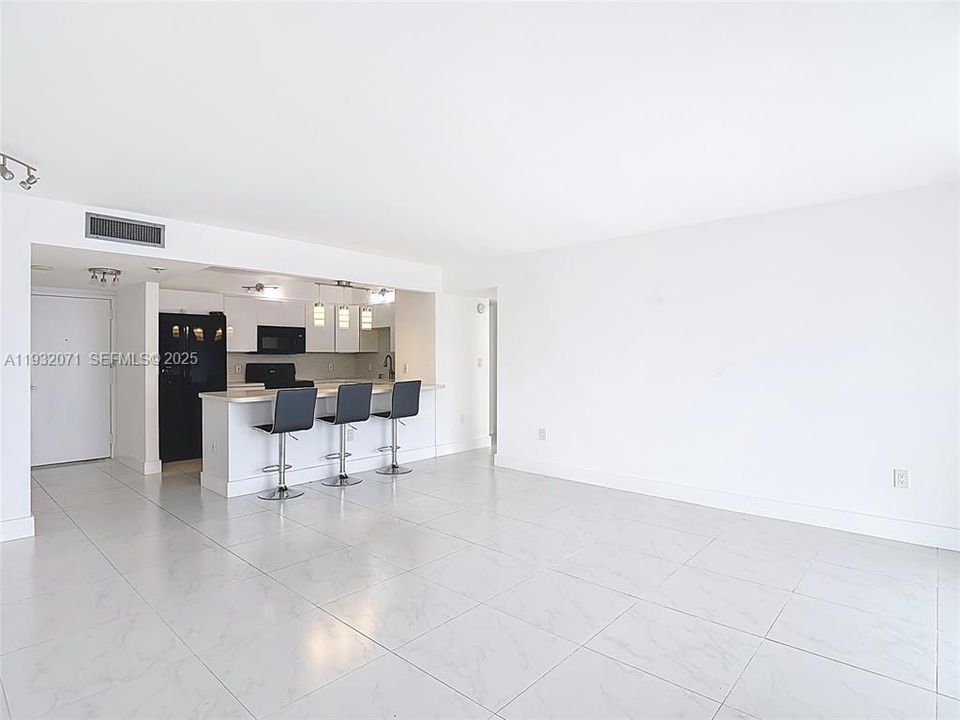 For Sale: $450,000 (2 beds, 2 baths, 1466 Square Feet)