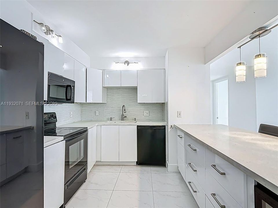 For Sale: $450,000 (2 beds, 2 baths, 1466 Square Feet)