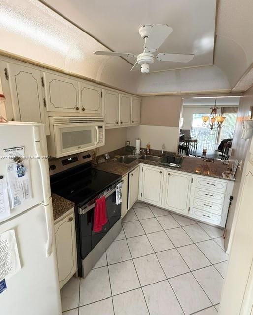 For Sale: $169,000 (1 beds, 1 baths, 700 Square Feet)