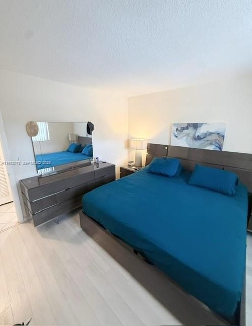 For Sale: $169,000 (1 beds, 1 baths, 700 Square Feet)