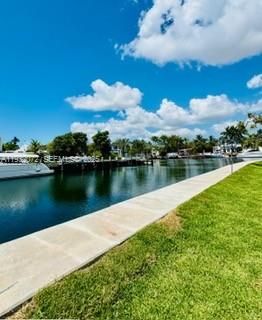 For Sale: $169,000 (1 beds, 1 baths, 700 Square Feet)