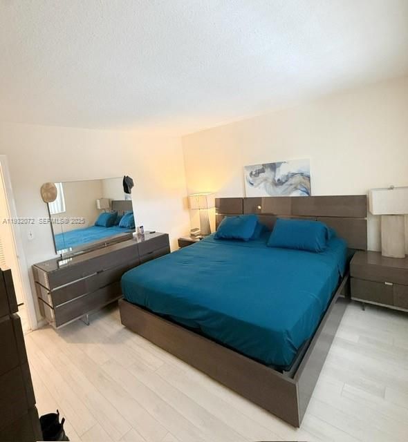 For Sale: $169,000 (1 beds, 1 baths, 700 Square Feet)