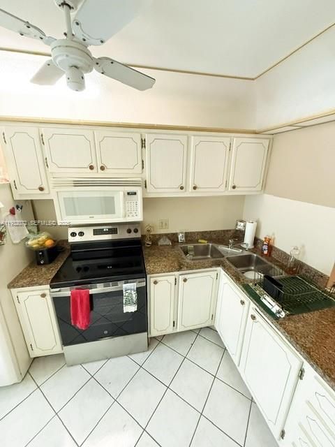 For Sale: $169,000 (1 beds, 1 baths, 700 Square Feet)