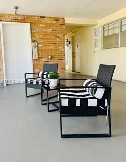 For Sale: $169,000 (1 beds, 1 baths, 700 Square Feet)