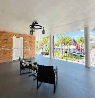 For Sale: $169,000 (1 beds, 1 baths, 700 Square Feet)