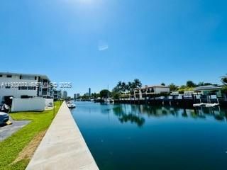 For Sale: $169,000 (1 beds, 1 baths, 700 Square Feet)