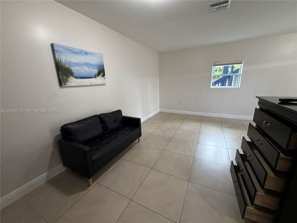 En Renta: $1,375 (0 camas, 1 baños, 300 Pies cuadrados)